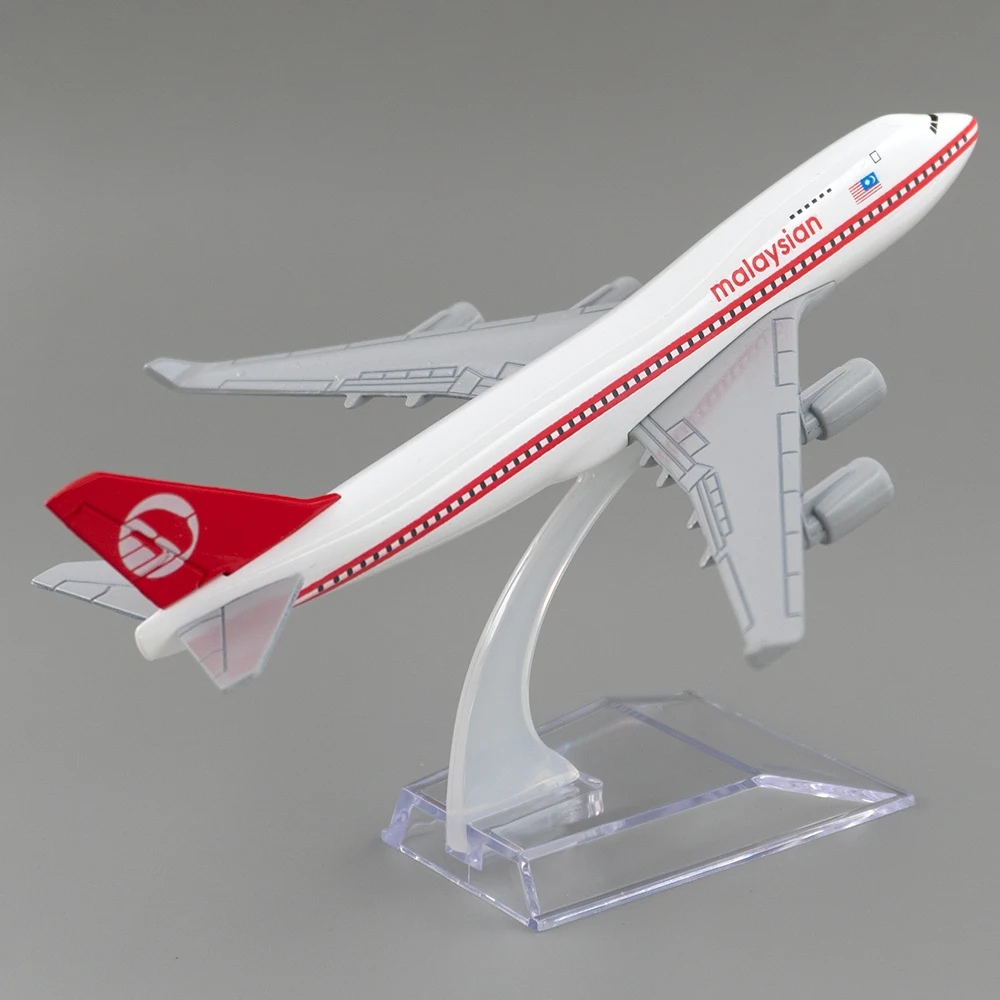 1/400 Scale Alloy Aircraft Boeing 747 Malaysia Airlines 16cm Plane B747 Model Children Kids Gift for Collection Desk Decoration