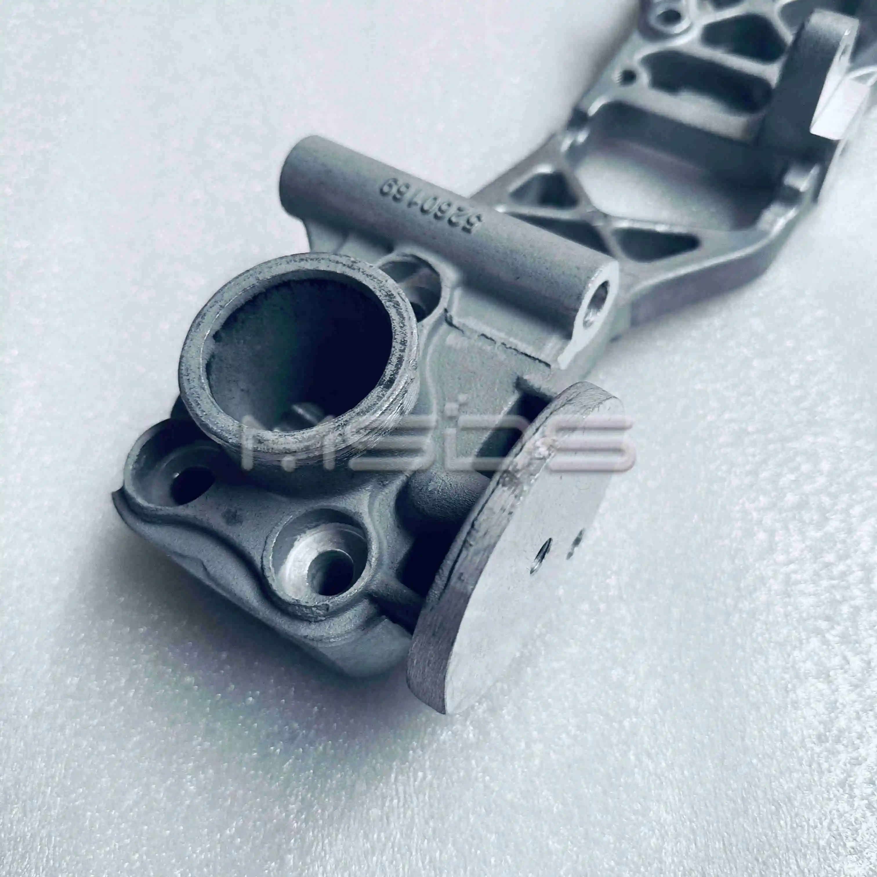 Venta caliente de fábrica piezas de motor Cummins conexión de entrada de agua 5260169