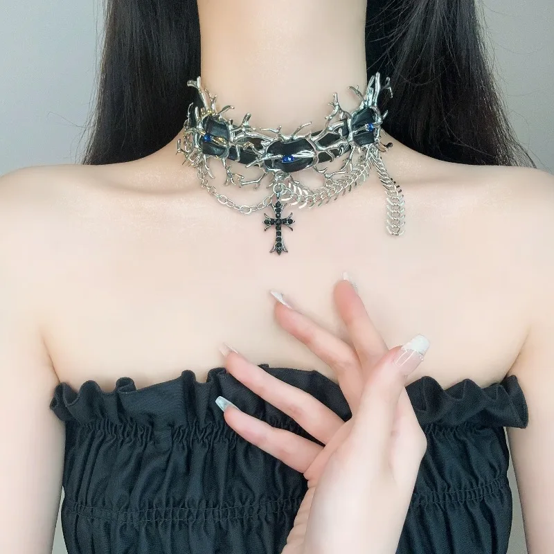 

2024 New Coral Necklace Women's Jewelry Hip Hop Rock Style Party Gift