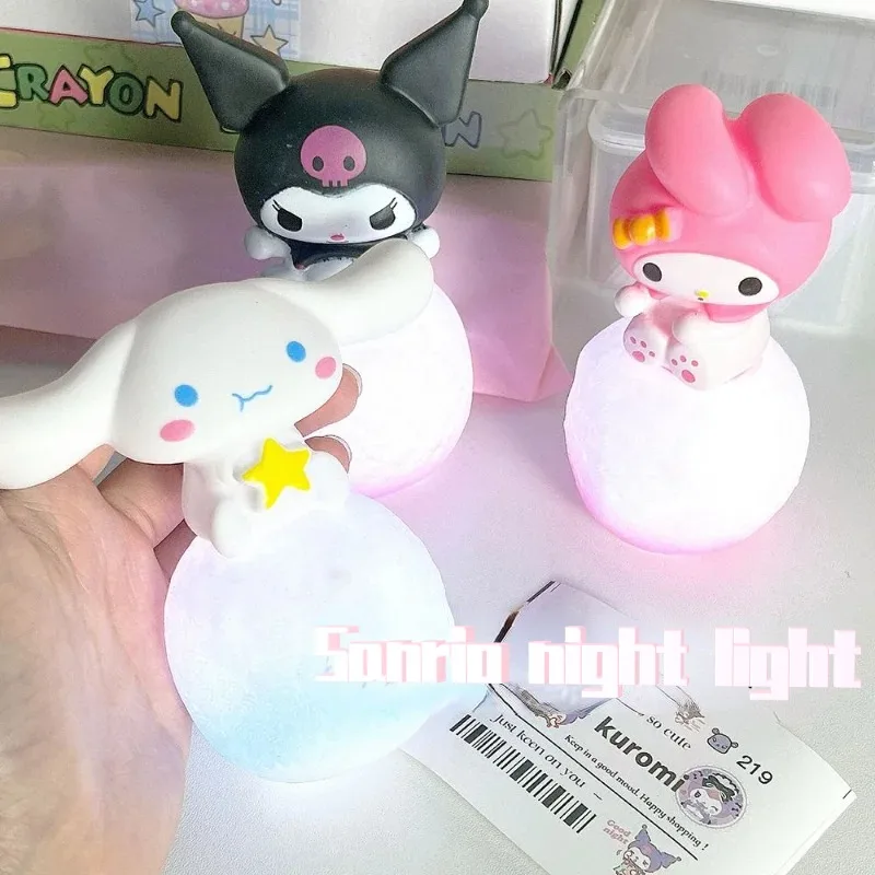 Anime dos desenhos animados lâmpada de cabeceira, Sanrio Hello Kitty luz noturna, brinquedo infantil luminoso, Kuromi Cinnamoroll, presente bonito