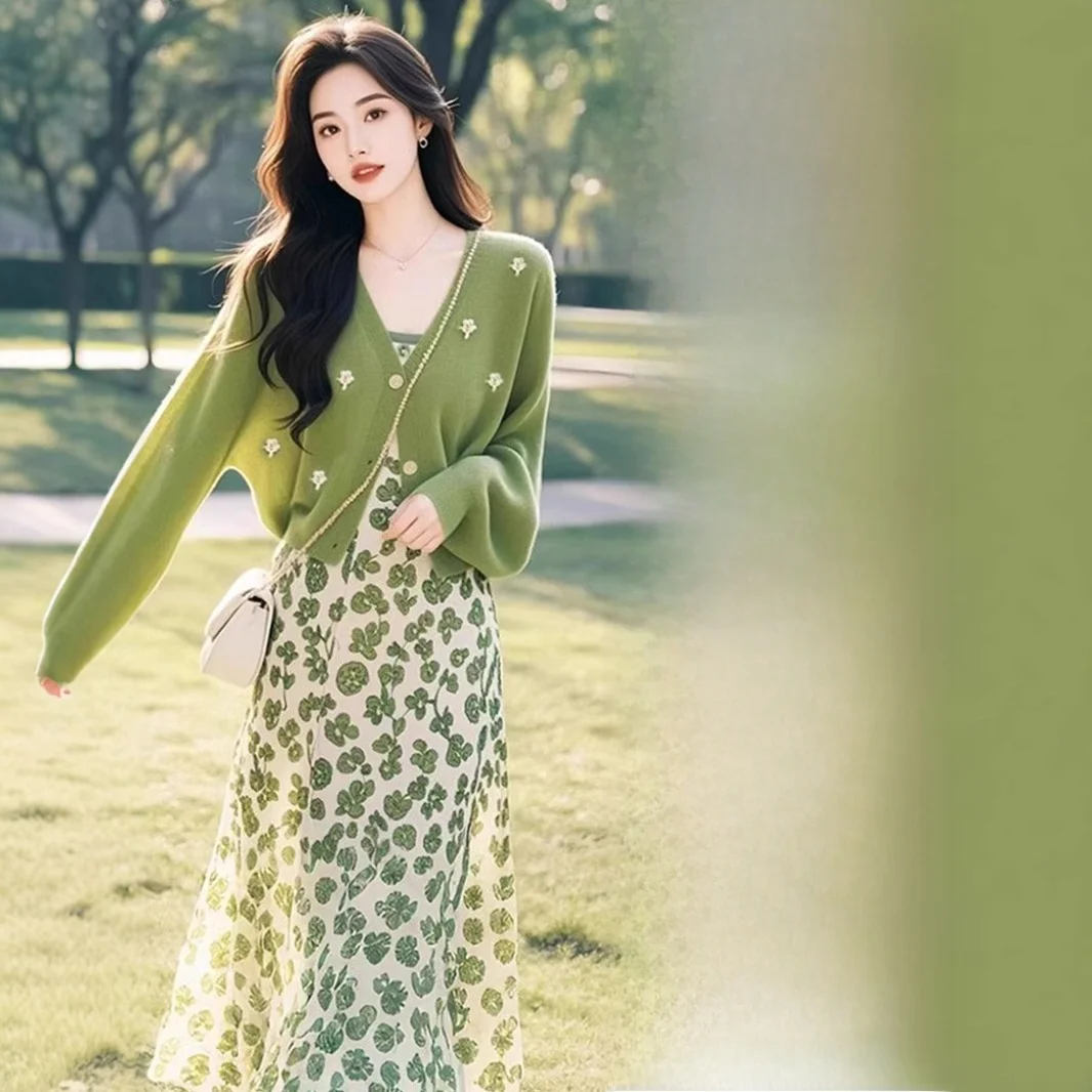 

Весна 2025 г., вязаный кардиган допана, комплект с цветочной юбкой, нежный возрастной утягивающий уникальный свитер с открытой грудью