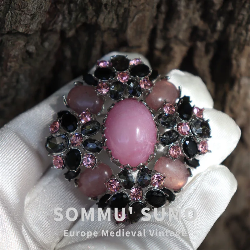 

Stone beauty brooch earrings