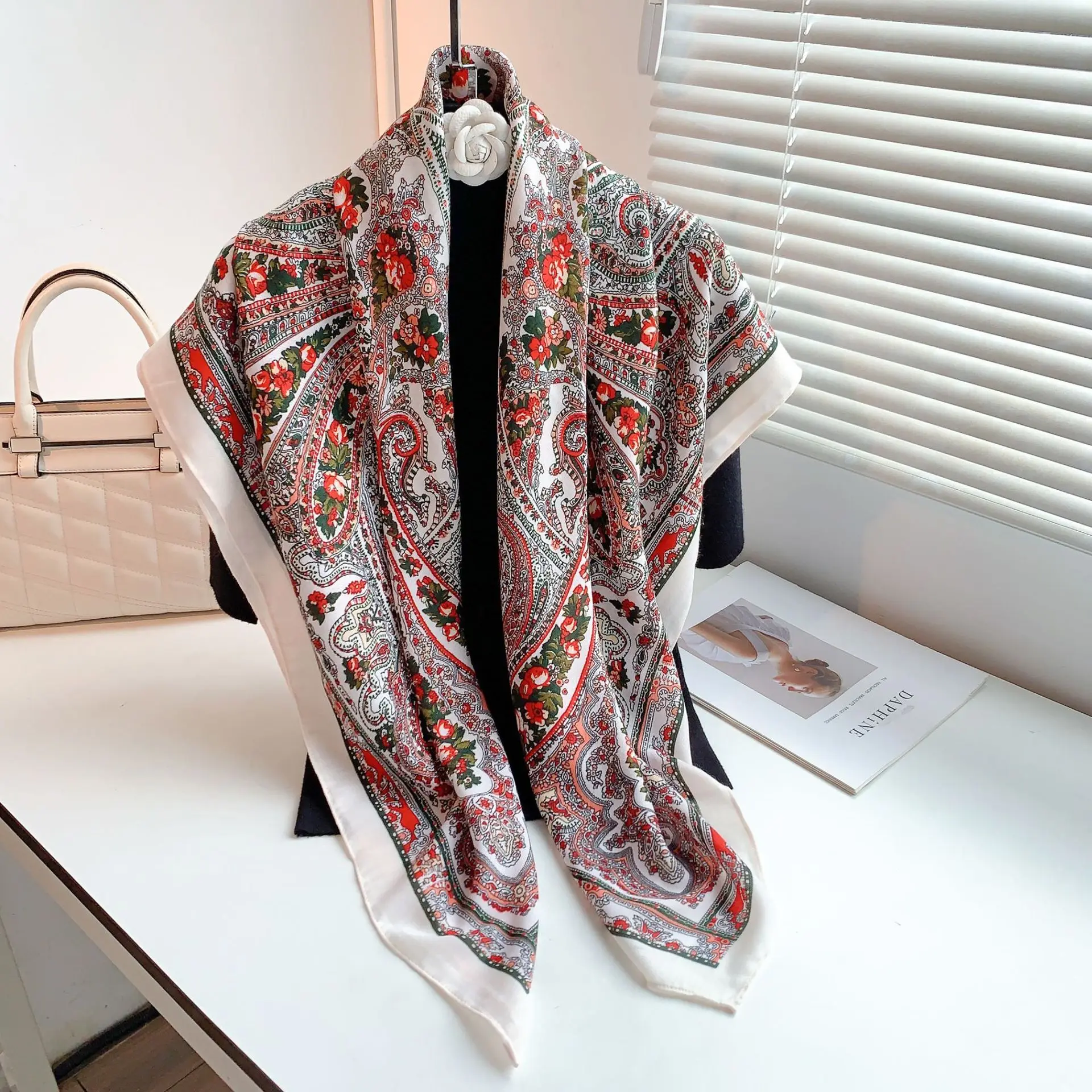 Spring and autumn new 110 print color ding big square scarf two-color cashew nut wholesale ladies fashion scarf