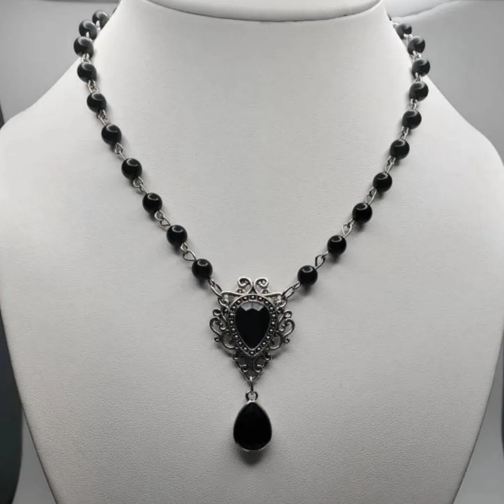 Gothic Victoria Middle Age Teardrop-shaped pendant multi-layer black glass bead necklace for Women Halloween Temperament Jewelry