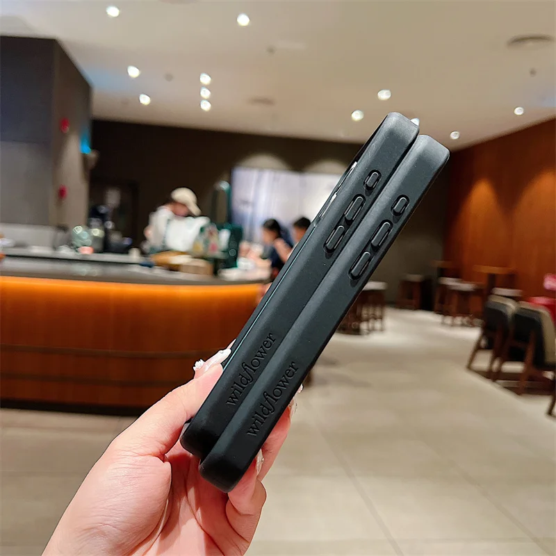 Flor selvagem anime gato gatinhos caso de telefone para iphone 17 16 15 14 13 12 pro max plus wf poodle doodles pequeno cão fedorado capa