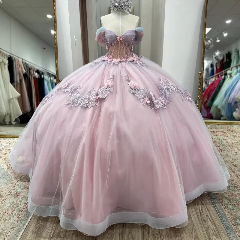 Abito stile Quinceanera rosa con spalle scoperte Applique in pizzo con perline di cristallo Abito da ballo dolce 16 Corsetto Festa di compleanno Vestido De 15 Anos