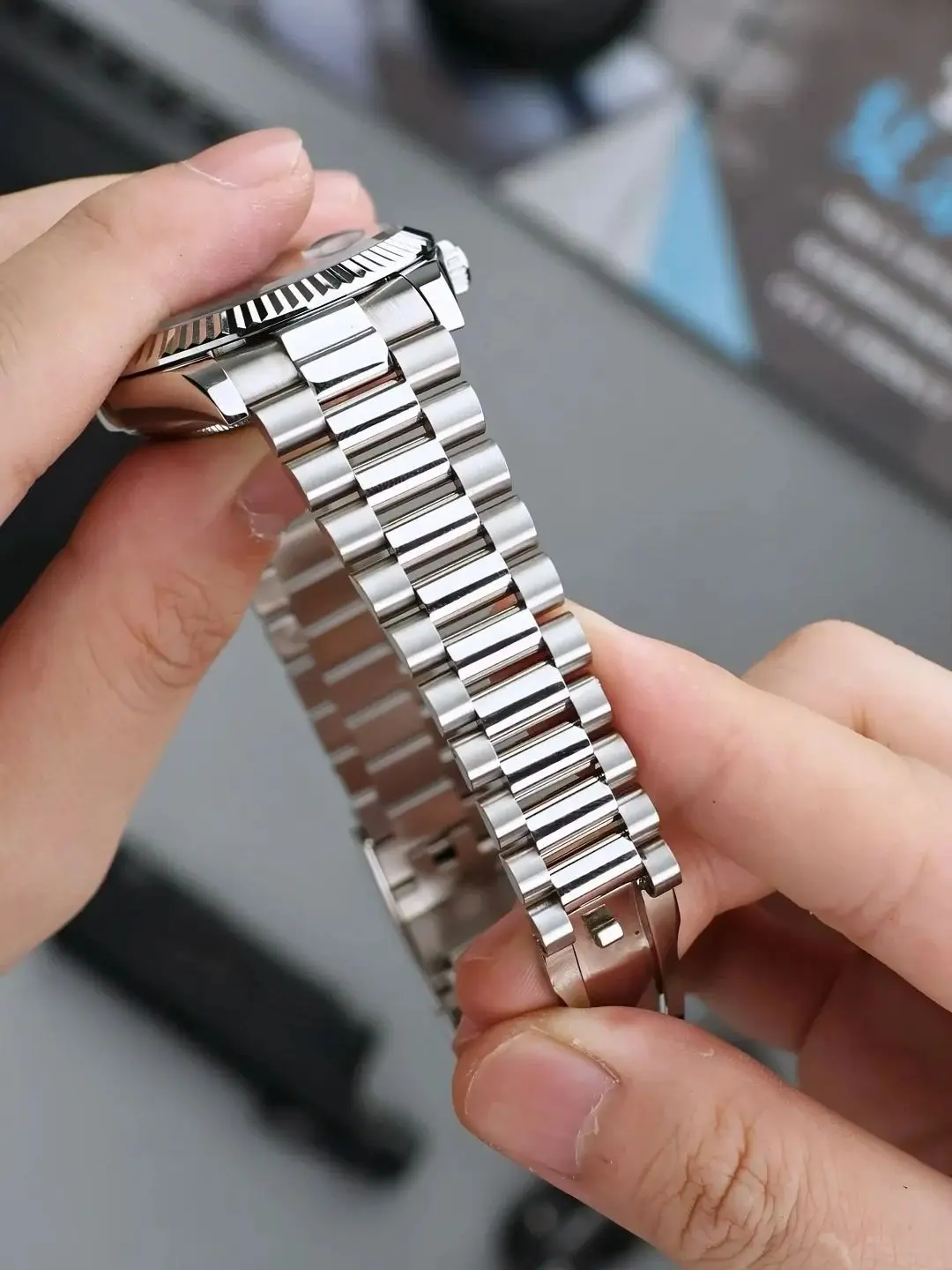 Hestur Automatic Mechanical Watch Day-Date Movement Sapphire Crystal BGW9 m128239 Luminous Waterproof Week Display Tribute Watch