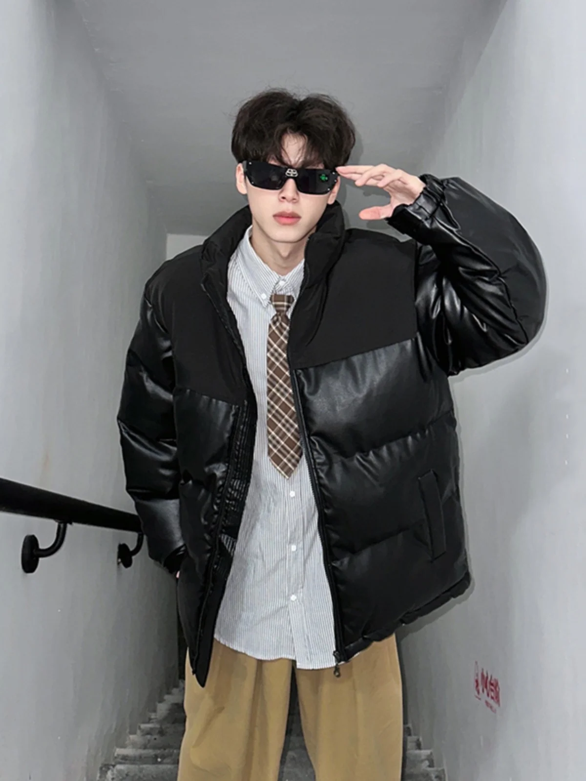 

Bla ort PU Leather Patchwork Cotton Jaet Men's Winter Thi Warm Bread Sle American Stand Collar Cold Proof Cotton Coat