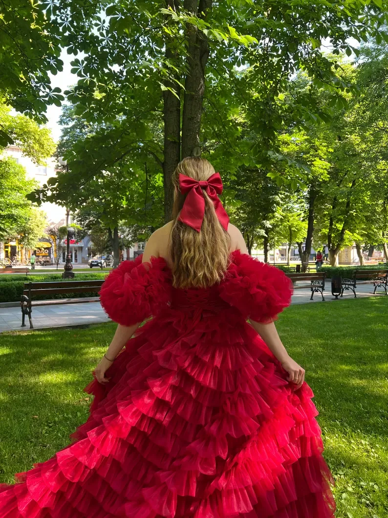 Fotografia fúcsia vestidos formais tule espartilho exagerado querida vestidos de baile mangas fora do ombro em camadas longo vestido de baile exuberante