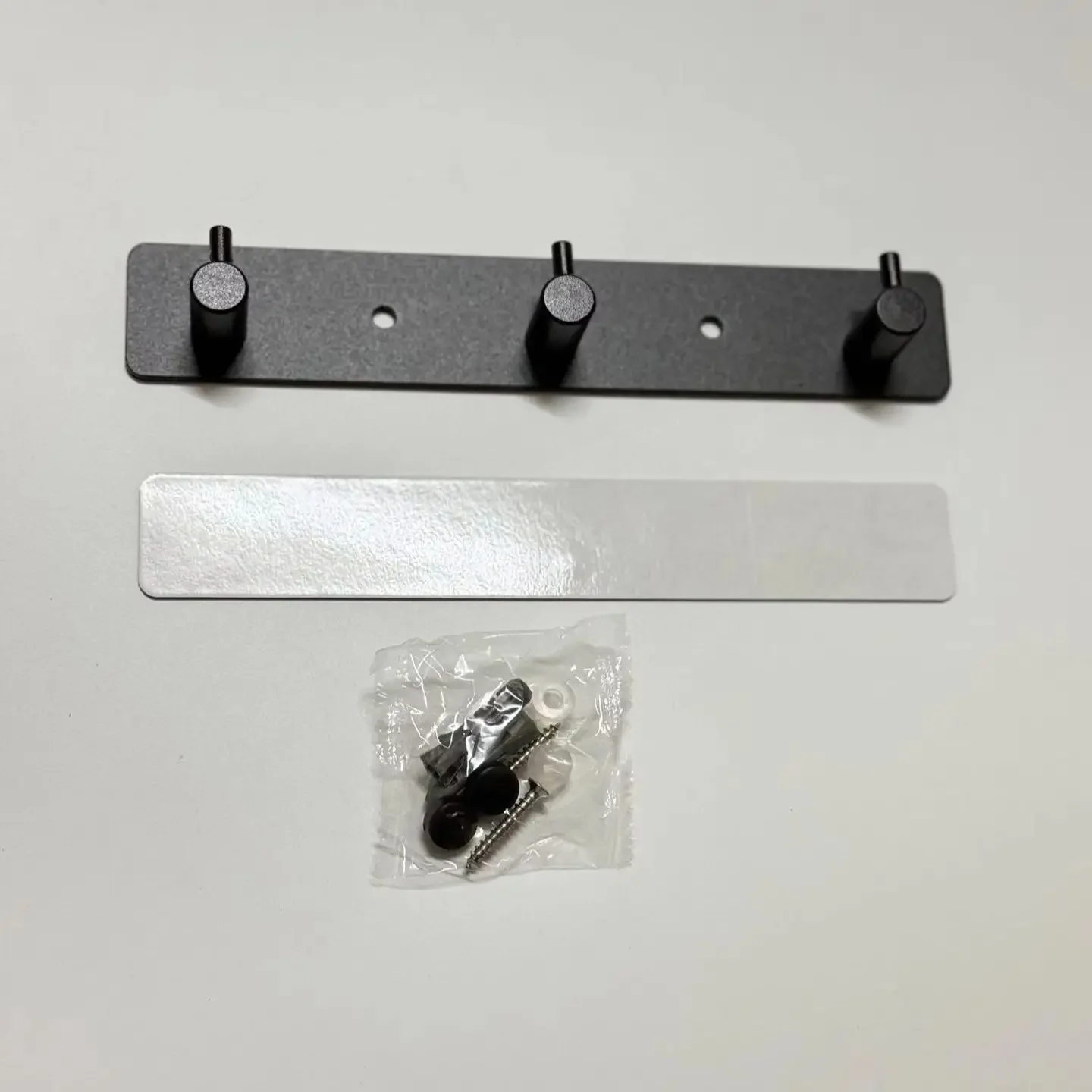 yesSelf Adhesive Aluminum Alloy Hooks With 5 Hooks Wall Mounted Hanger, Key Rack Towel Hooks for Bathroom, Living Room, Kitchen