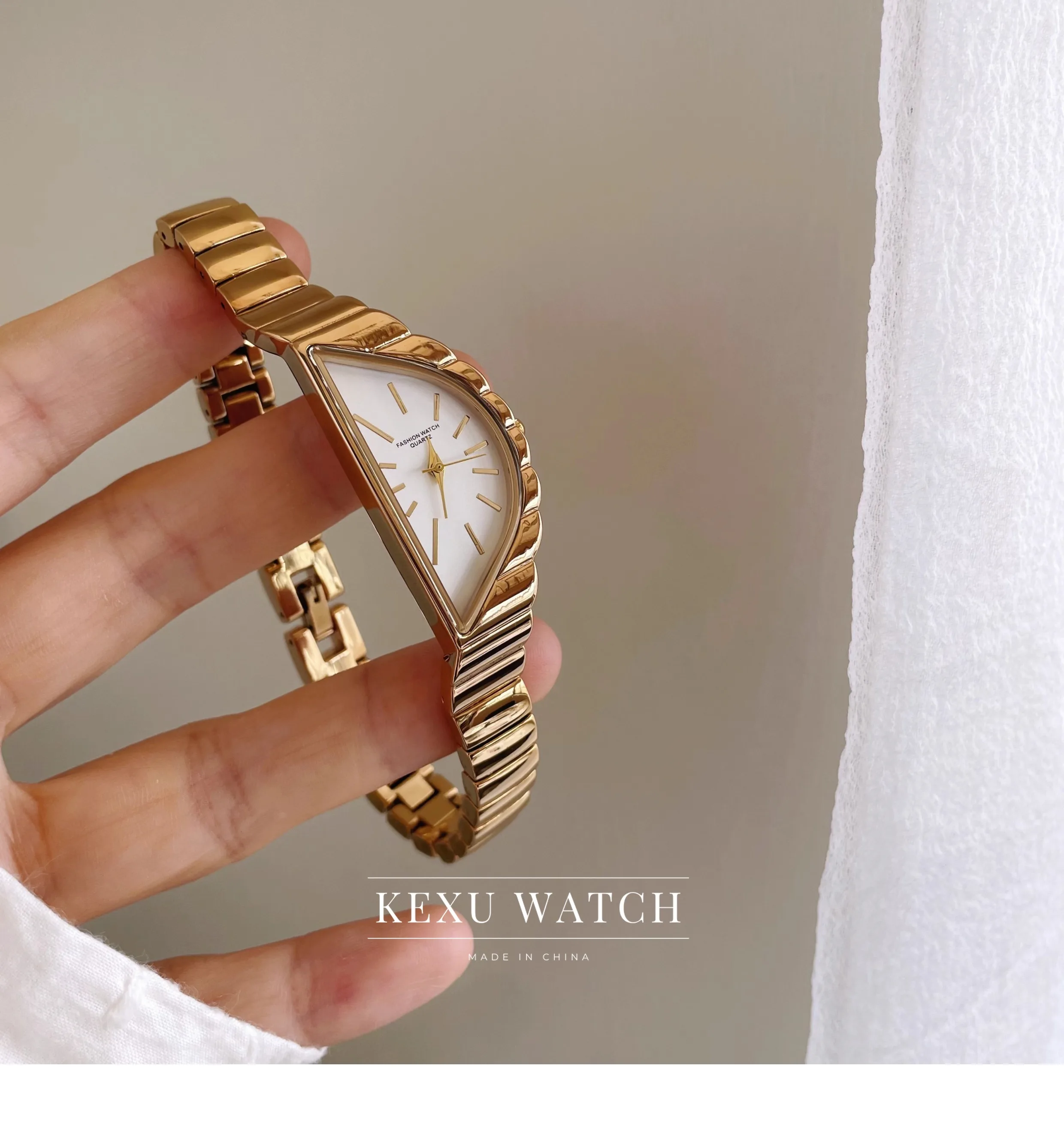 Relógio feminino em formato de meia lua de inspiração vintage, relógio elegante com pulseira de ouro/prata para mulheres, relógio feminino em formato de meia lua