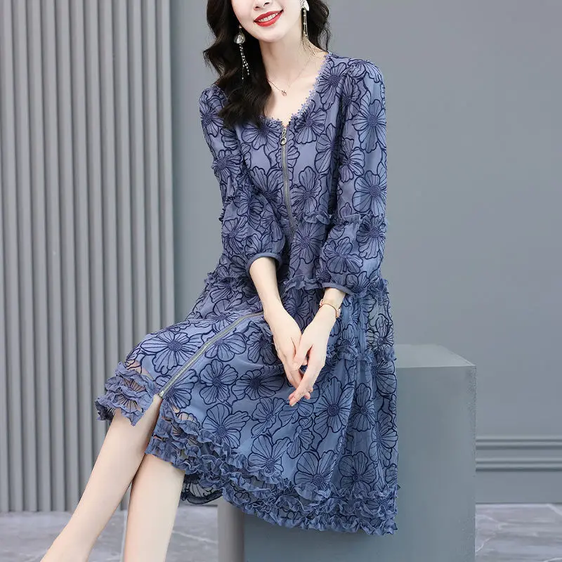 

Spring Autumn Women Korean Loose Dress 2023 New Fashionable Age Reducing High Grade Heavy Industry Embroidery Slim Mom's Dress