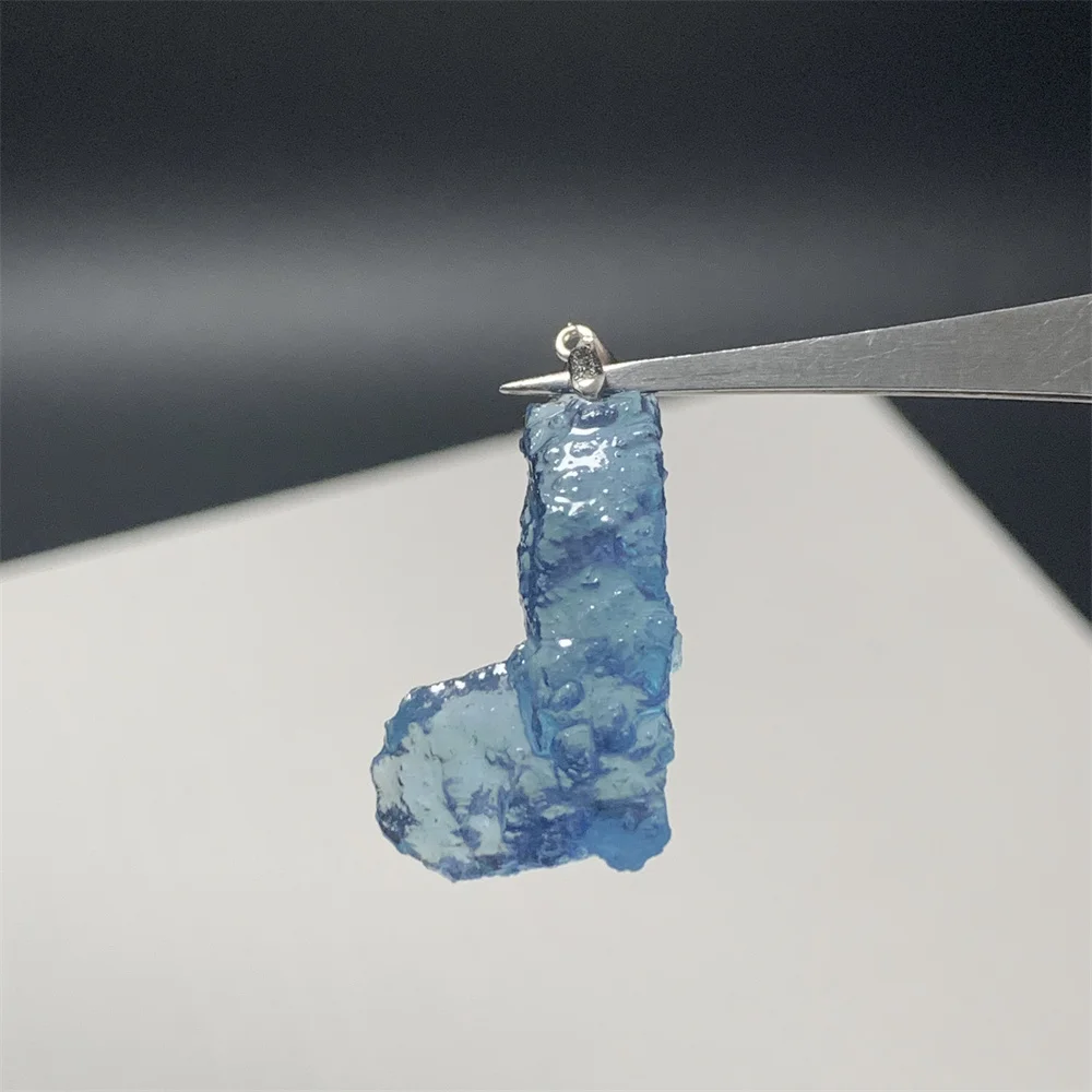 Clear Natural Transparent Fluorescent Blue Aquamarine Pendants Women Irregular Heal Beads Polished Rough Raw Aquamarine Necklace