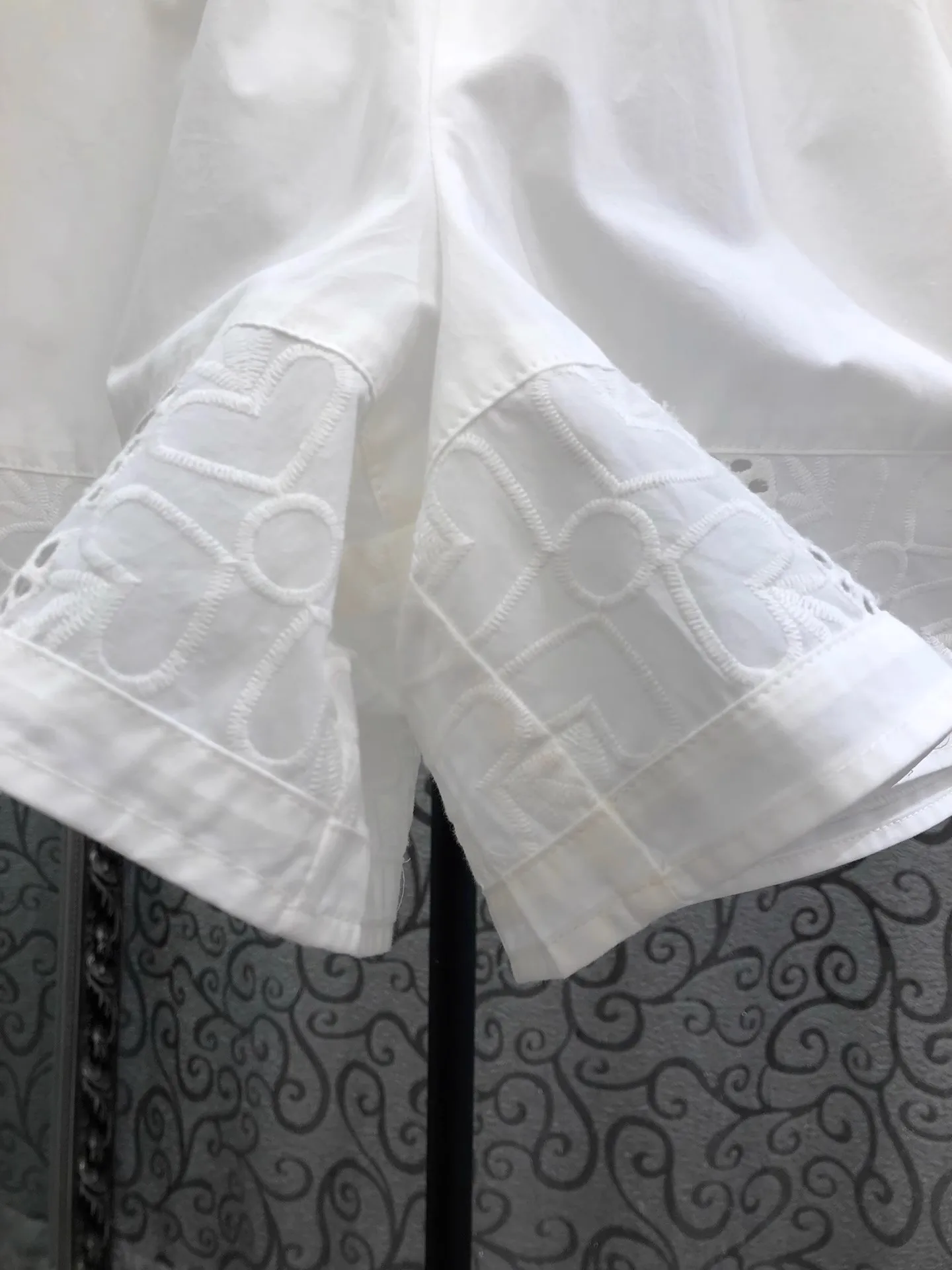 100%Cotton Shorts 2025 Summer Style Lady Elastic Waist Hollow Out Embroidery Pocket Patchwork Casual White Shorts Beach Wear