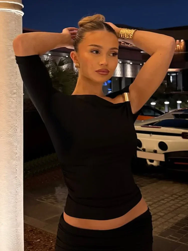 Sexy bodycon pulôver oblíquo ombro colheita topos 2025 verão plissado manga única magro ajuste camiseta feminina topos casual