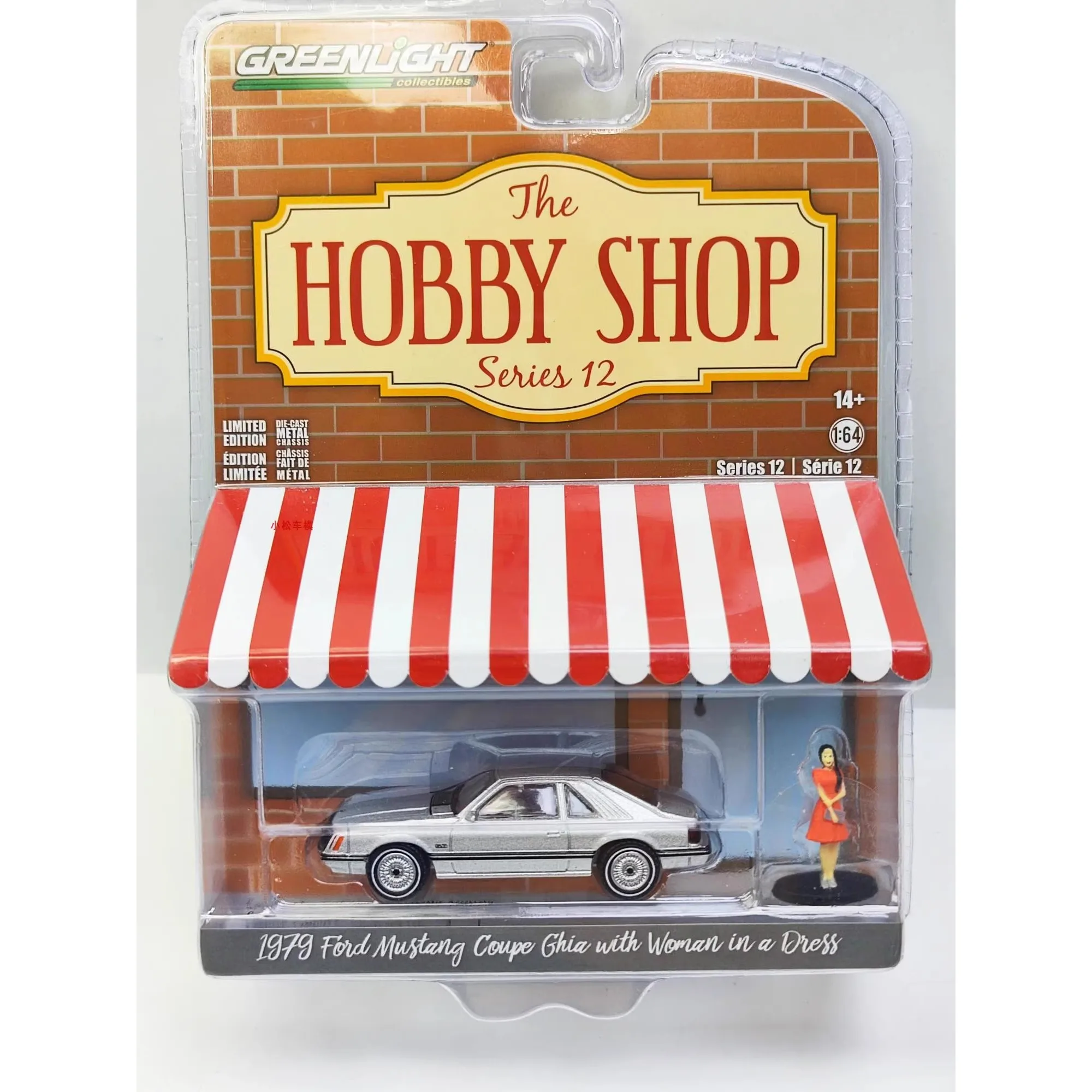 

1: 64 1979 Ford Mustang Two door Kia and Women in Skirts 97120-B Advanced Collection Ornament Car Models