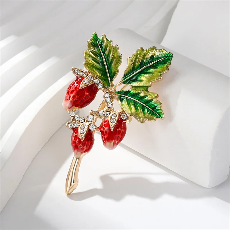 

Fashionable Imitation Enamel Red Pine Cone Brooches For Women Elegant Rhinestone Green Leaf Metal Brooch Versatile Suit Jewelry