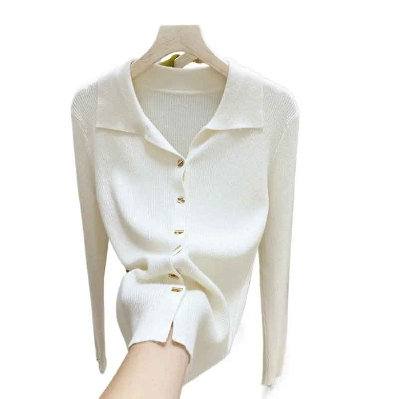 Polo-neck bottoming shirt with slim-fit design sweater inside