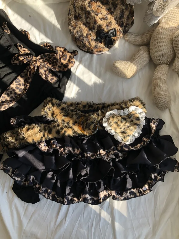 تنورة قصيرة بطبعة الفهد بتصميم أصلي مع تنورة نصفية مضادة للضوء وسراويل أمان متضمنة تنورة قصيرة من Subculture #5