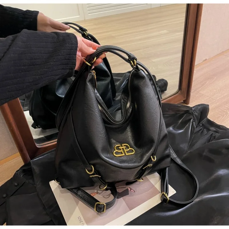 

Popular Classic Shoulder Bag For Ladies, Leather Construction With Inner Organization, Elegant And Comfortable For Long