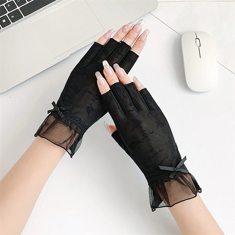 

Women Summer Sunscreen Gloves Lace Flowers Driving Cycling Breathable Half Finger Gloves Thin Mesh Ice Screen Anti-Slip Mittens