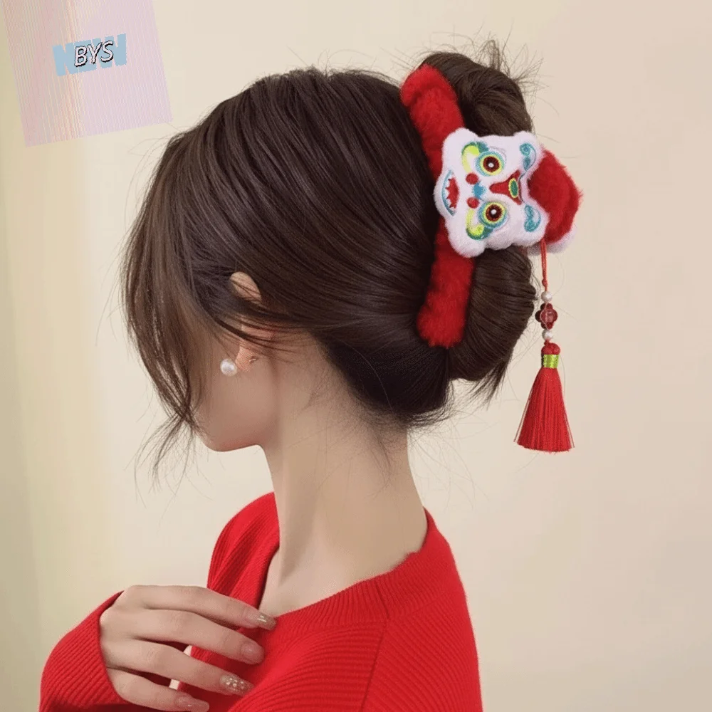 

Fashion Awakening Lion New Year Hair Claws Korean Style Tassel Lady Shark Clip Headdress Red Plush Claw Clip Girls Gift