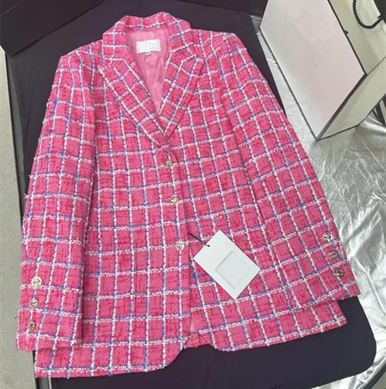 Personalización de ropa femenina europea: nuevos estilos de verano 2026, abrigo corto de tweed a cuadros rosa de manga larga con un solo botón