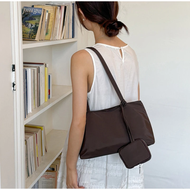 Karierte Canvas-Umhängetasche für Damen, leichte, lässige Pendler-Handtasche, Vintage-Tragetasche mit kariertem Muster und Farbblock-Design – Detail 16