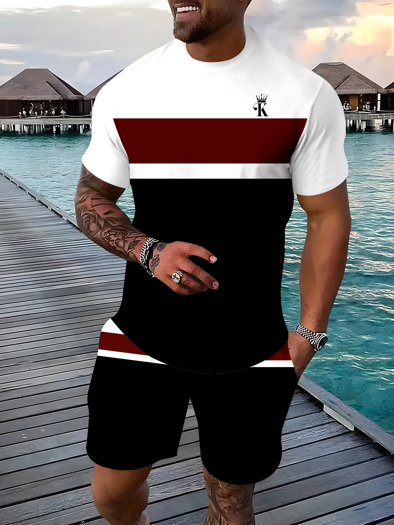 Conjunto de camiseta de manga corta y pantalones cortos a rayas con bloques de color para hombre