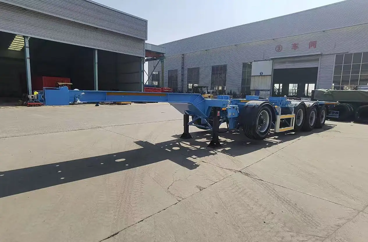 Lightweight Flat Deck Semi Trailer Anti Slip Floor Stable Suspension System for Construction Machinery and Steel Transport view 4