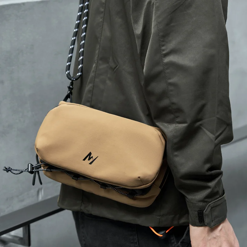 

Trendy Crossbody Bag for Men - Outdoor Fanny Pack with Water Bottle Holder