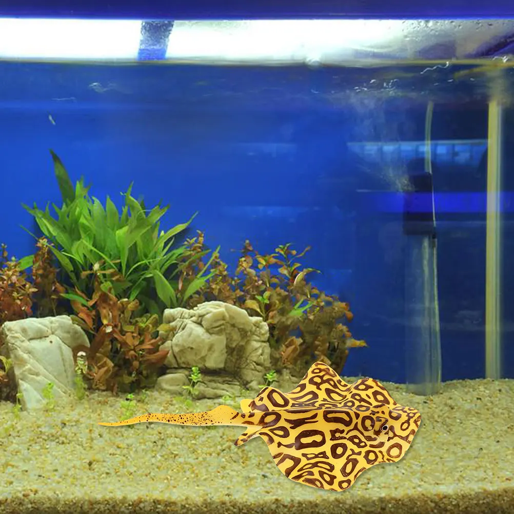 

2Pcs Simulation Luminous Goldfish Decoration Silicone Realistic Aquarium Fish for Tank Landscaping Glow in The Dark Safe