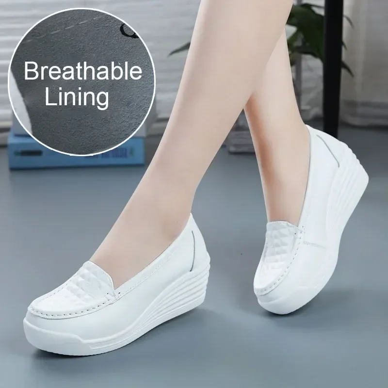 Sapatos de plataforma cunha para mulheres, sapatos casuais de slip-on, aumento confortável, sapatos respiráveis ocos, moda verão 2024