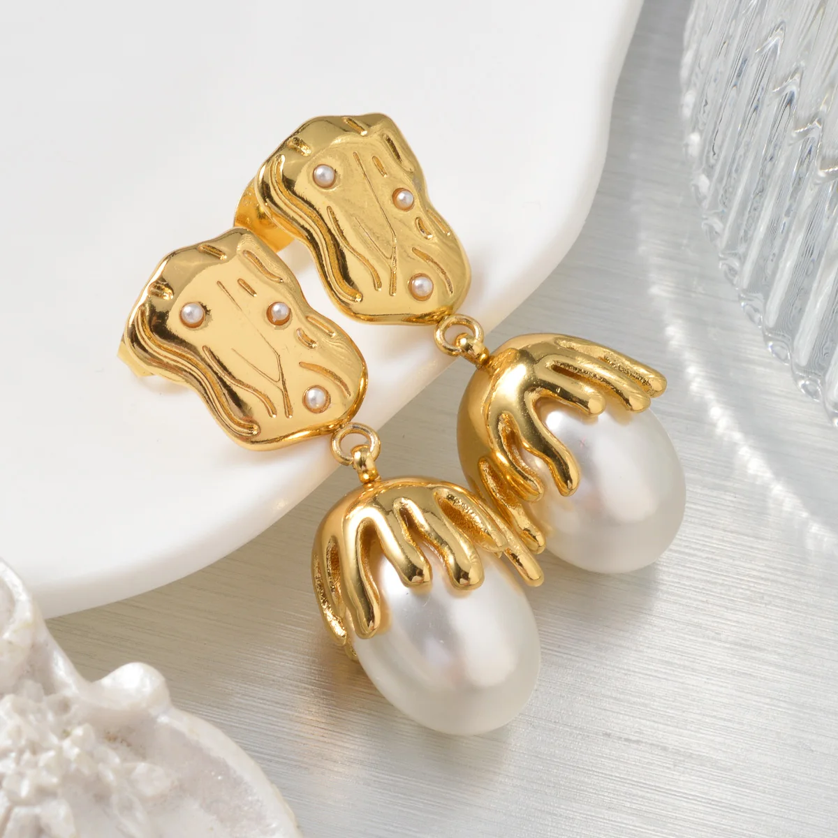 

Women Vintage Baroque Pearl Drop Earrings Chic Irregular Dangle Earrings French Style Dating Daliy Office Jewelry Accessory Wear
