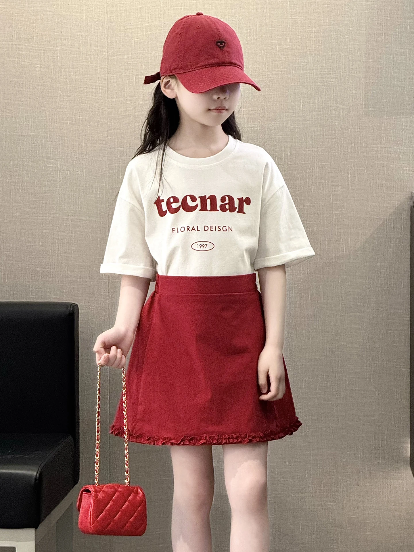 completo-estivo-per-bambine-set-due-pezzi-con-maniche-corte-stile-casual-gonna-corta-abbigliamento-per-bambini-materiale-traspirante-e-leggero-lavabile-in-lavatrice
