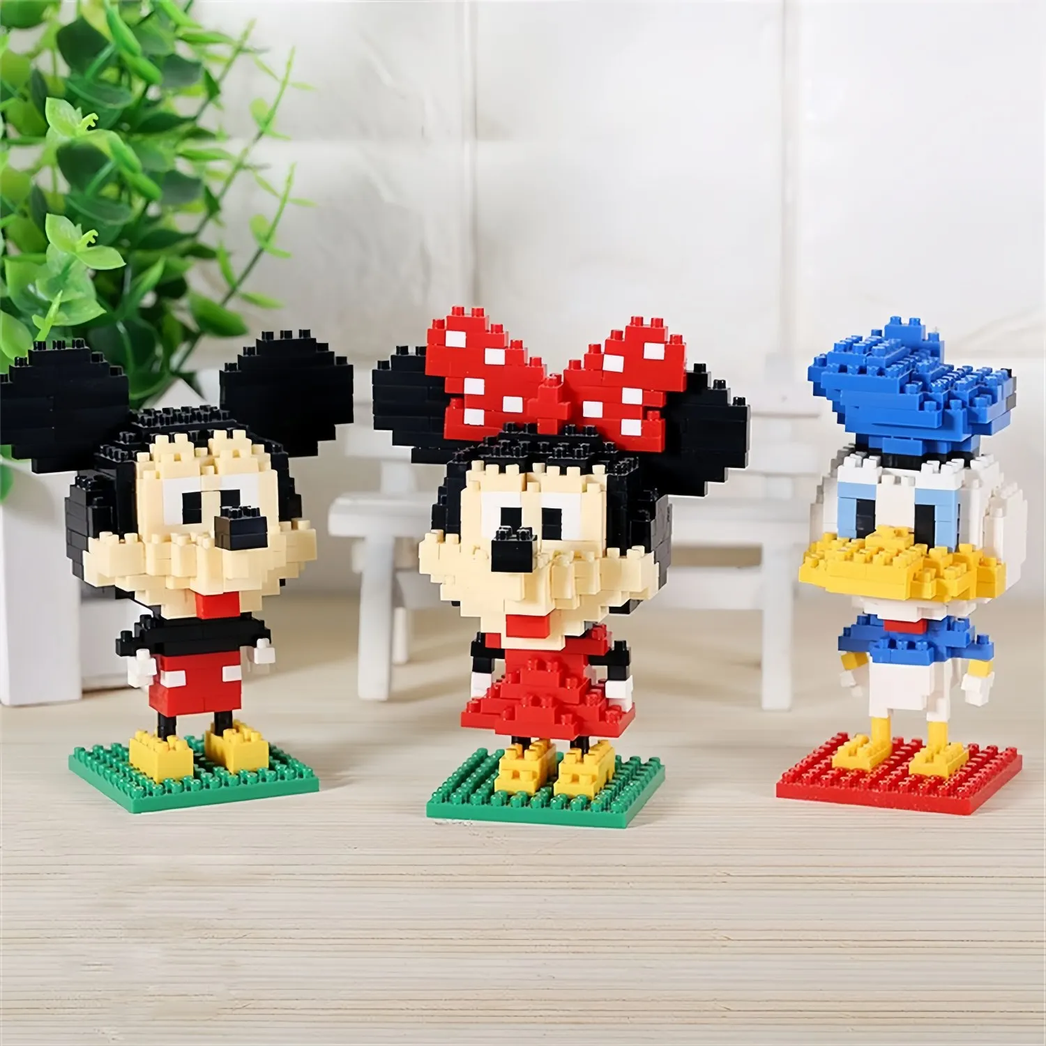 Cute granular building blocks, Mickey, Minnie, Duck, and Goofy building block assembly toys, suitable for boys and girls
