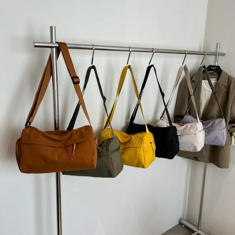 Semplice ed elegante 2025 nuova borsa tote in pelle di marca di lusso da donna famoso designer popolare semplice casual ​