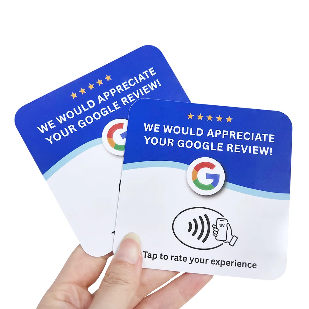 Quadratische 100-mm-NFC-Google-Bewertungs-PVC-Plattenkarte mit Klebeband auf der Rückseite zum Aufkleben auf den Tisch. – Detail 2