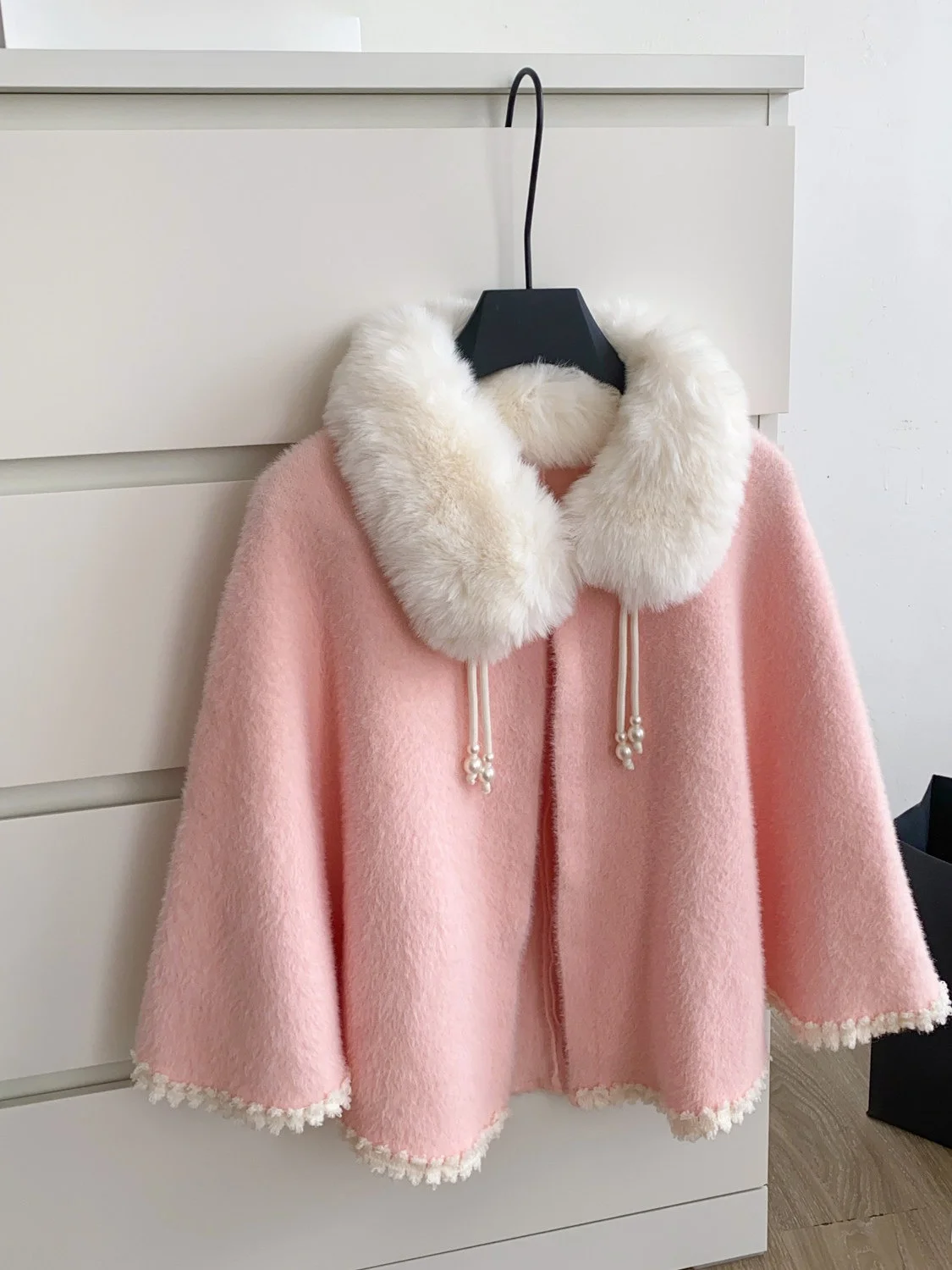 Anti-Aging Fluffy Collar Coat Women's Loose Cowl Neck Wrap Shoulder Soft Style Long Sleeve Zipper Closure  Color Casual