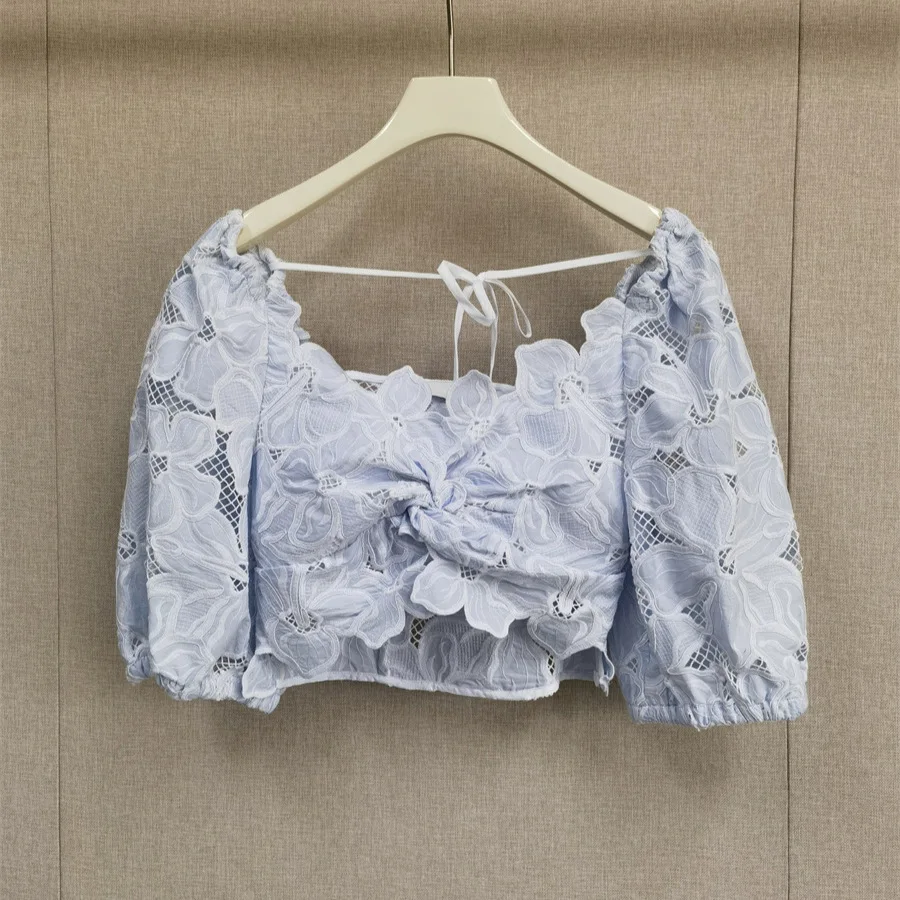 مجموعة صيف 2025 الجديدة: بلوزة أنيقة من الدانتيل المطرز بالزهور بدون ظهر ورقبة على شكل حرف V + مجموعة نصف تنورة منتفخة
