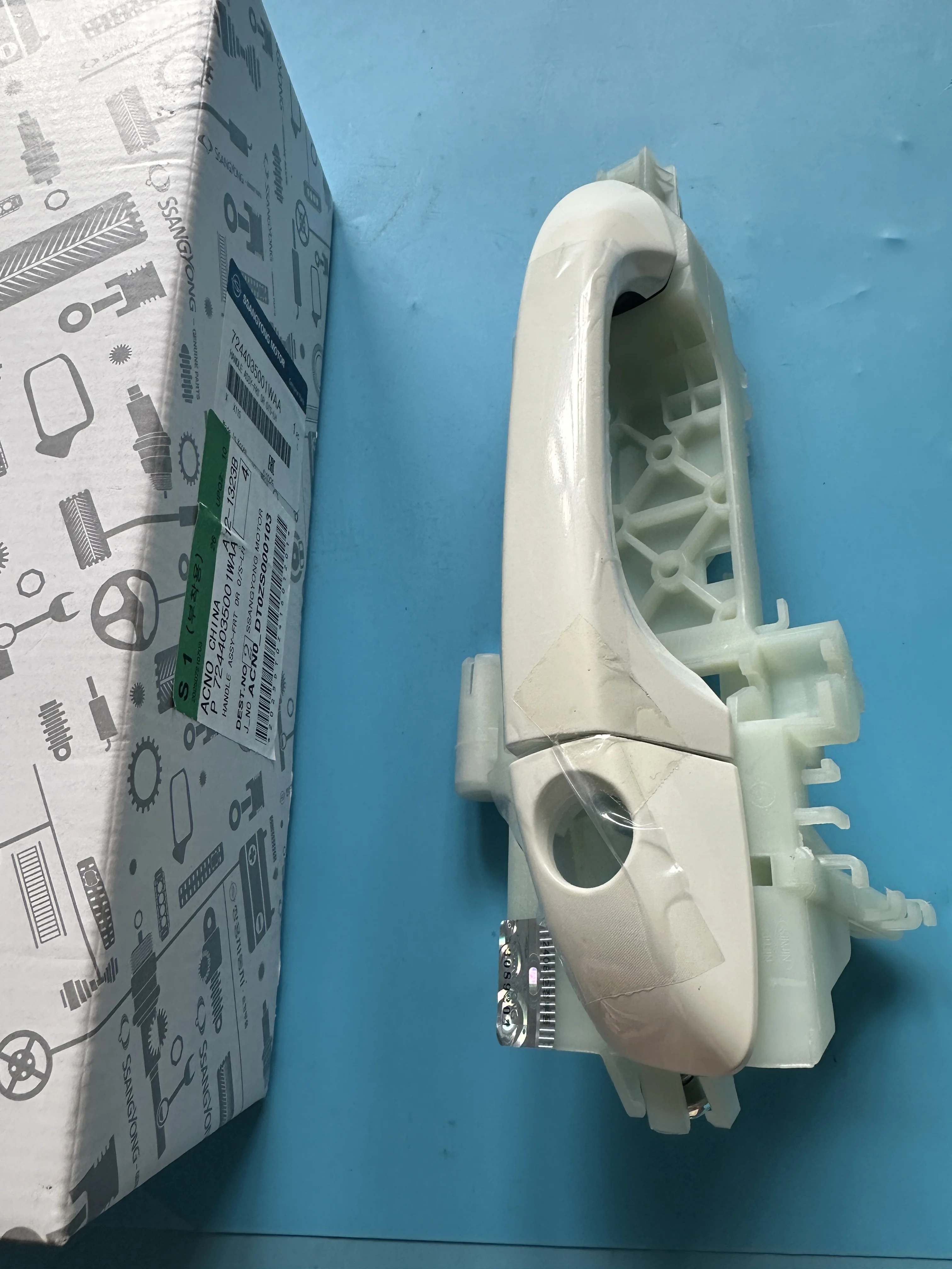 

Genuine Left Front Door Out/Side Handle Assy LH 7244035001WAA For Ssangyong Tivoli/XLV