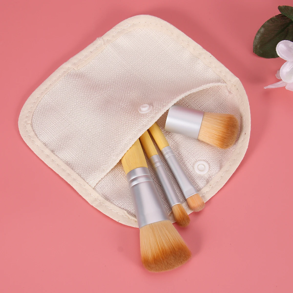 

4 Pcs Makeup Brush Set Powder Gift Professional Cosmetics Wooden for Woman Miss