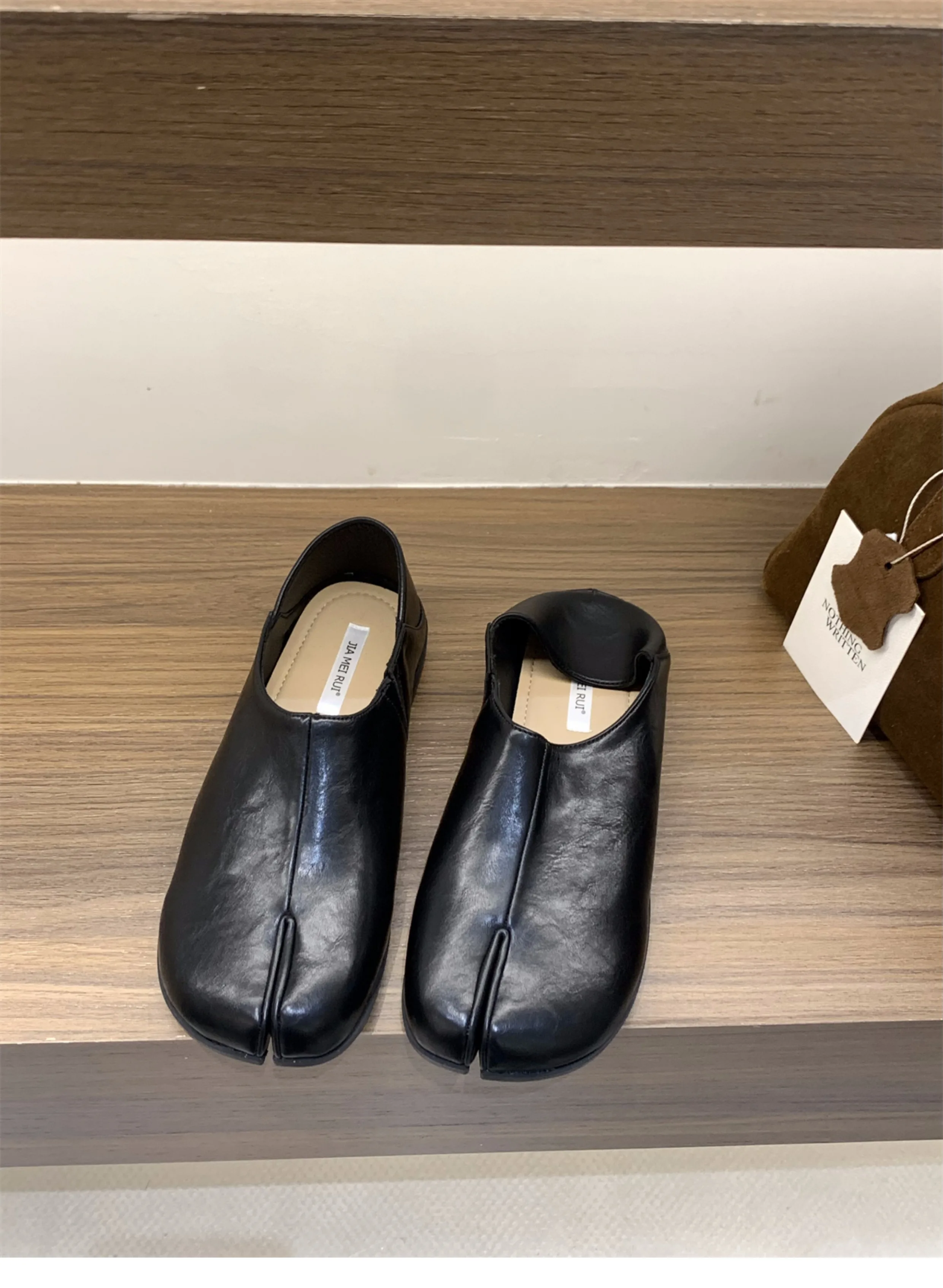 

2026 Japanese Style Tabi Shoes Women Retro Suede Flats Split Hoof Toe Boat Shoes Femme Mary Jeans Mocasines Ballerina Shoe