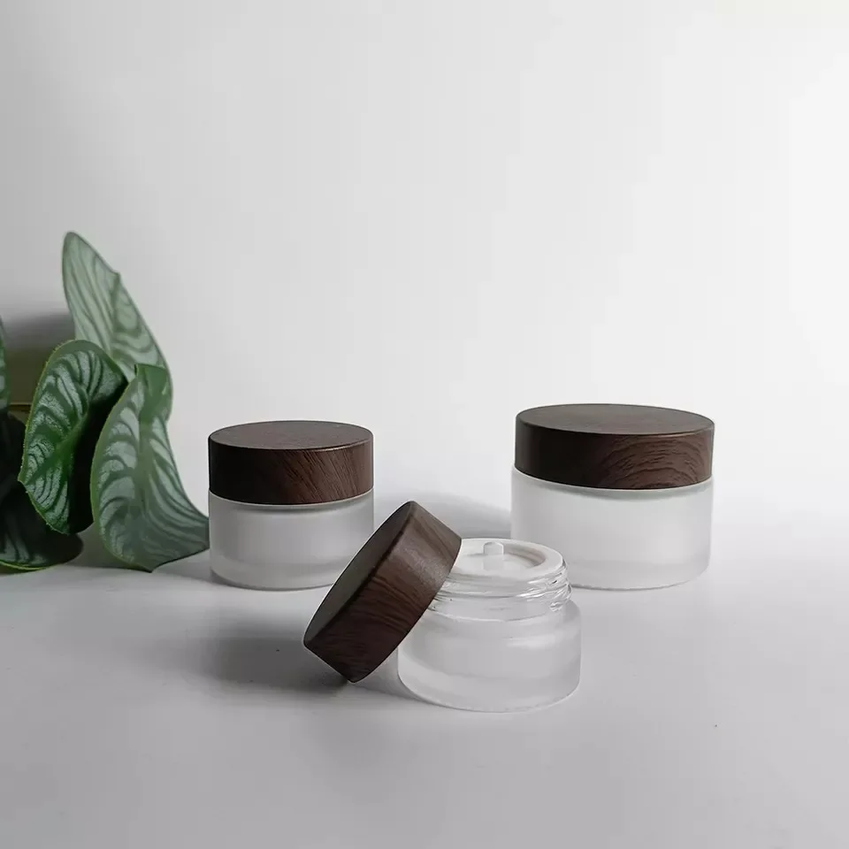 قناع كريم الوجه التجميلي، حاوية مستحضرات التجميل، برطمانات كريم بلوري، لوشن الجسم الزجاجي الشفاف غير اللامع مع أغطية خشبية داكنة بلاستيكية #3