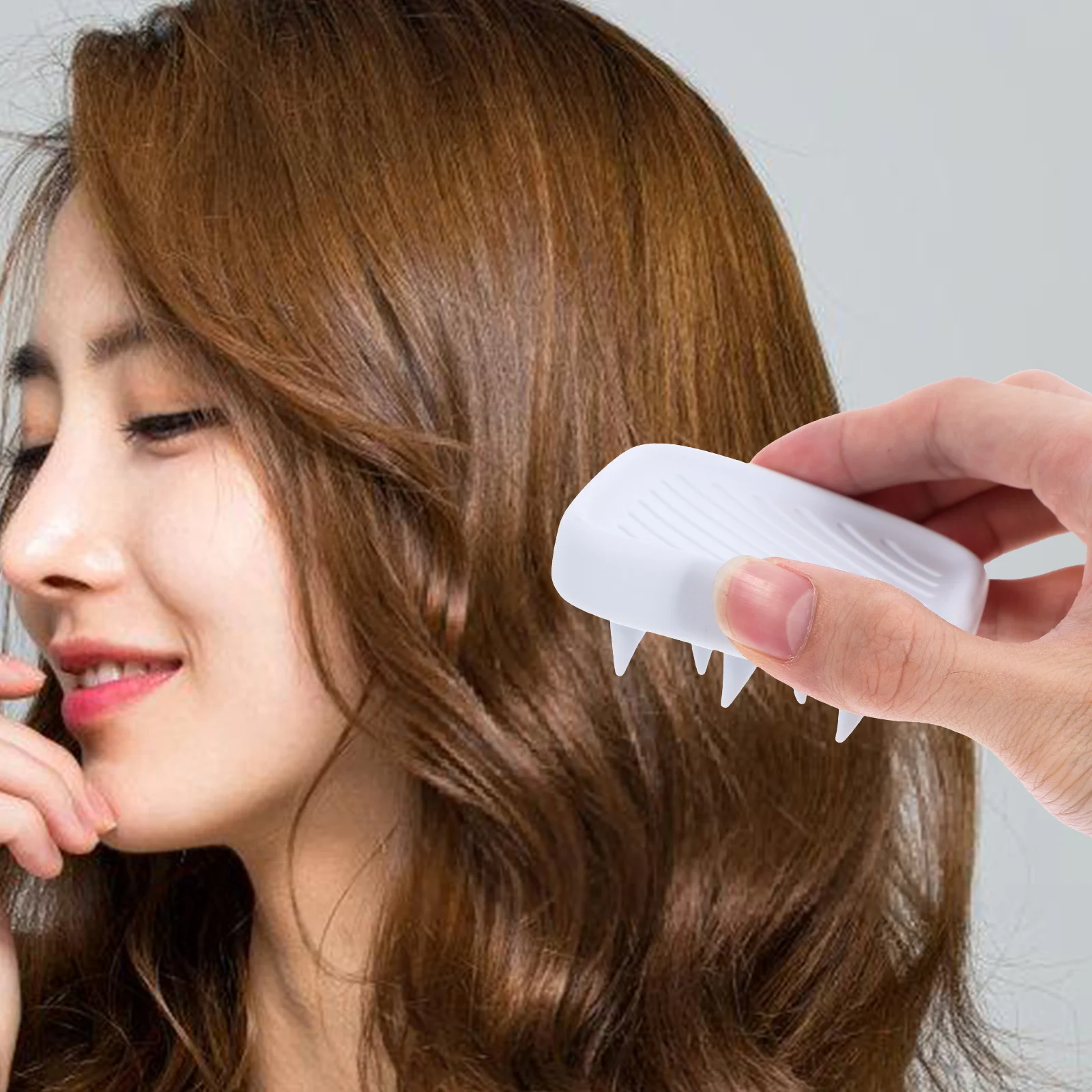 فرشاة تنظيف فروة الرأس المدمجة لعلاج القشرة وتقشيرها، فرشاة تدليك سهلة التعليق في متجر السفر ورحلة العمل ومدلك فروة الرأس