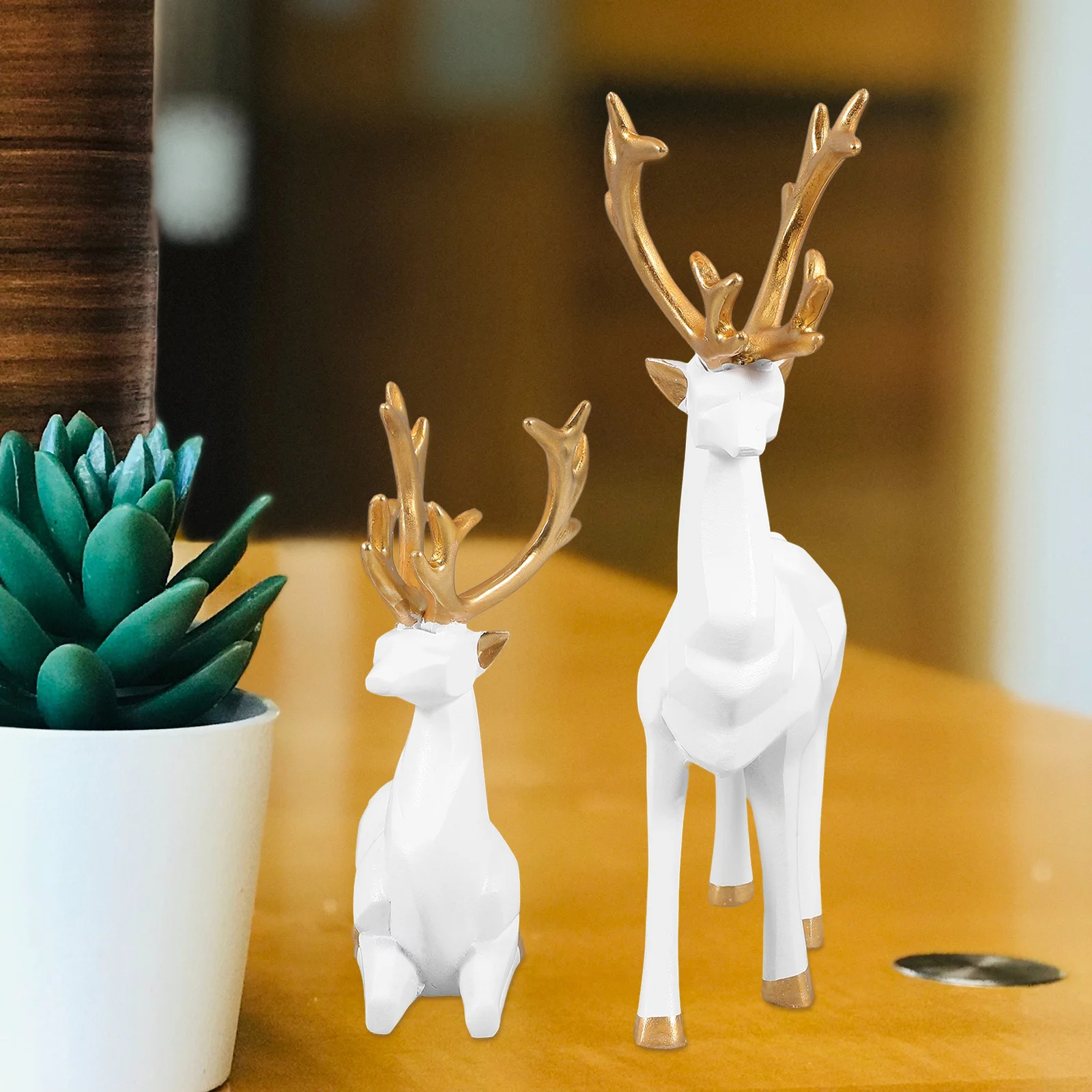 

2Pcs 3D Geometric Reindeer Statuettes Medium Elk Indoor Decor Xmas Holiday Deer Statue Tabletop Decoration