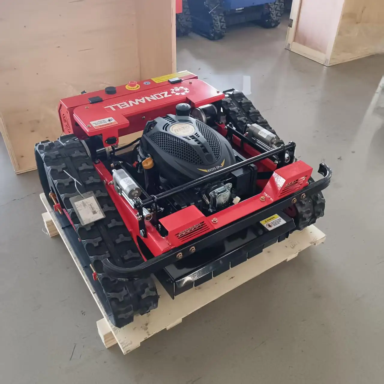 

Газонокосилка с дистанционным управлением, 500-миллиметровые гусеницы для стабильного перемещения, компактная и гибкая, подходит для газонов и кустарниковых участков.