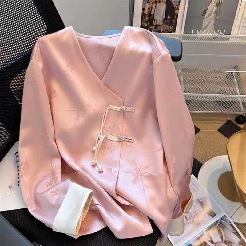 النمط الصيني الخريف جديد تحسين تانغ دعوى معطف الإناث الخامس الرقبة طويلة الأكمام قميص الساتان الرجعية الاسلوب المناسب بلوزة صينية يومية