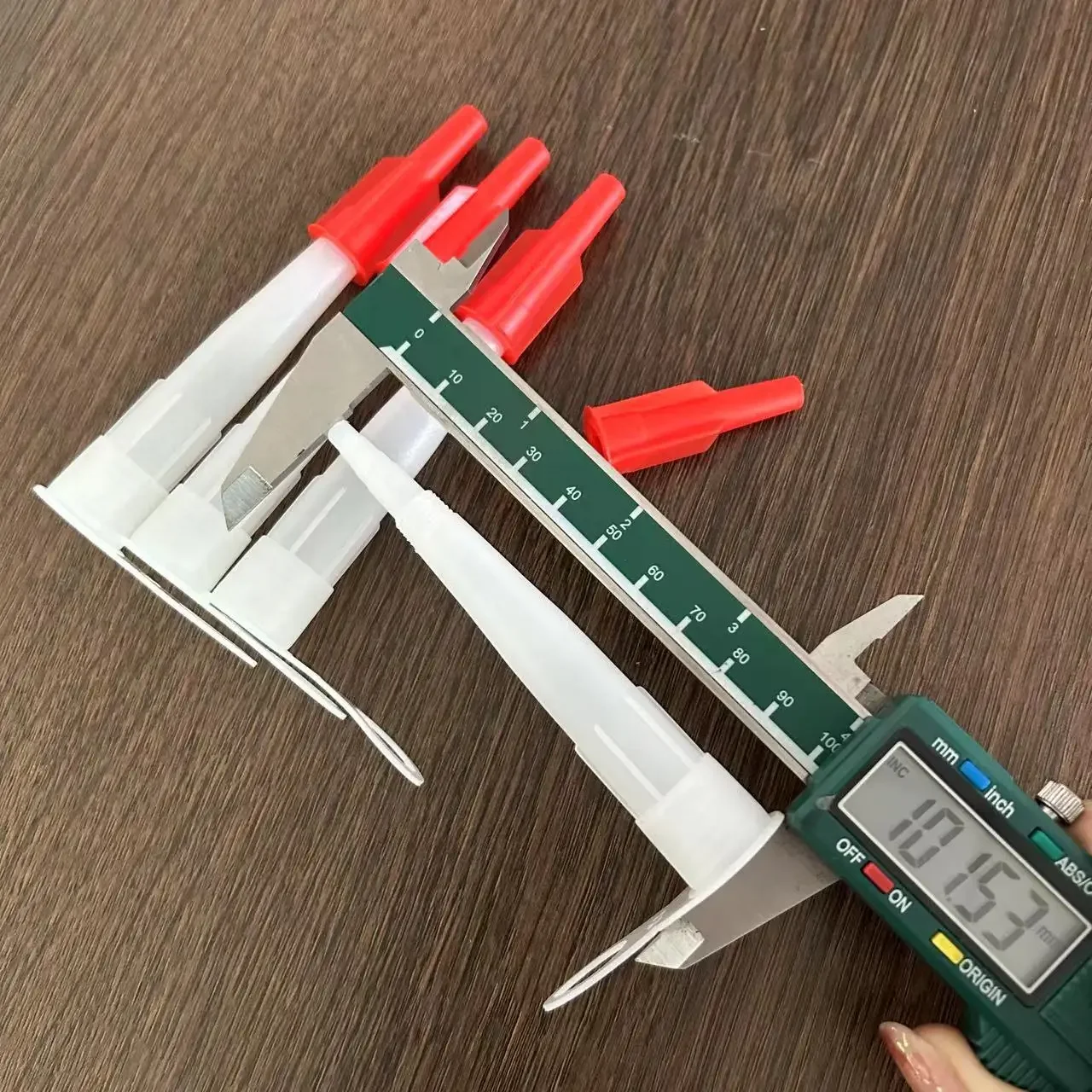 قطع الغيار الأحمر الفوهات غطاء المسمار لأنابيب السد سيليكون 30 قطعة قطع الغيار أنبوب سيليكون فوهة غطاء إعادة قابلة لإعادة الغلق خرطوشة المطكي #4