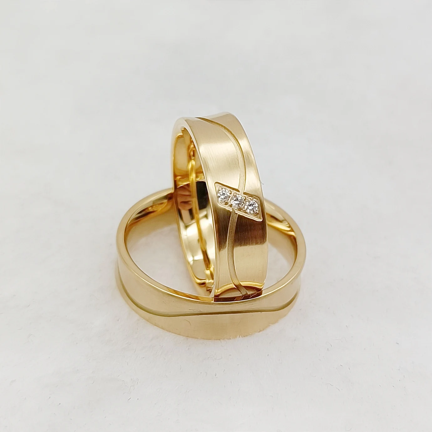 ชุดแหวนแต่งงานสำหรับคู่รักชุบทอง24K ดีไซเนอร์แฟชั่นล่าสุดเครื่องประดับสแตนเลสคำแถลงแหวนคู่รัก